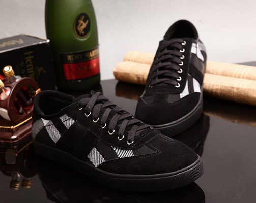 Burberry Fashion Men Sneakers--015